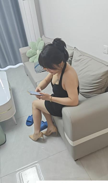 丰满美女萌萌