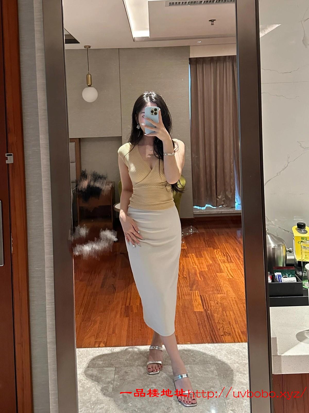 嫩逼多水奶子又大,干起来超级爽